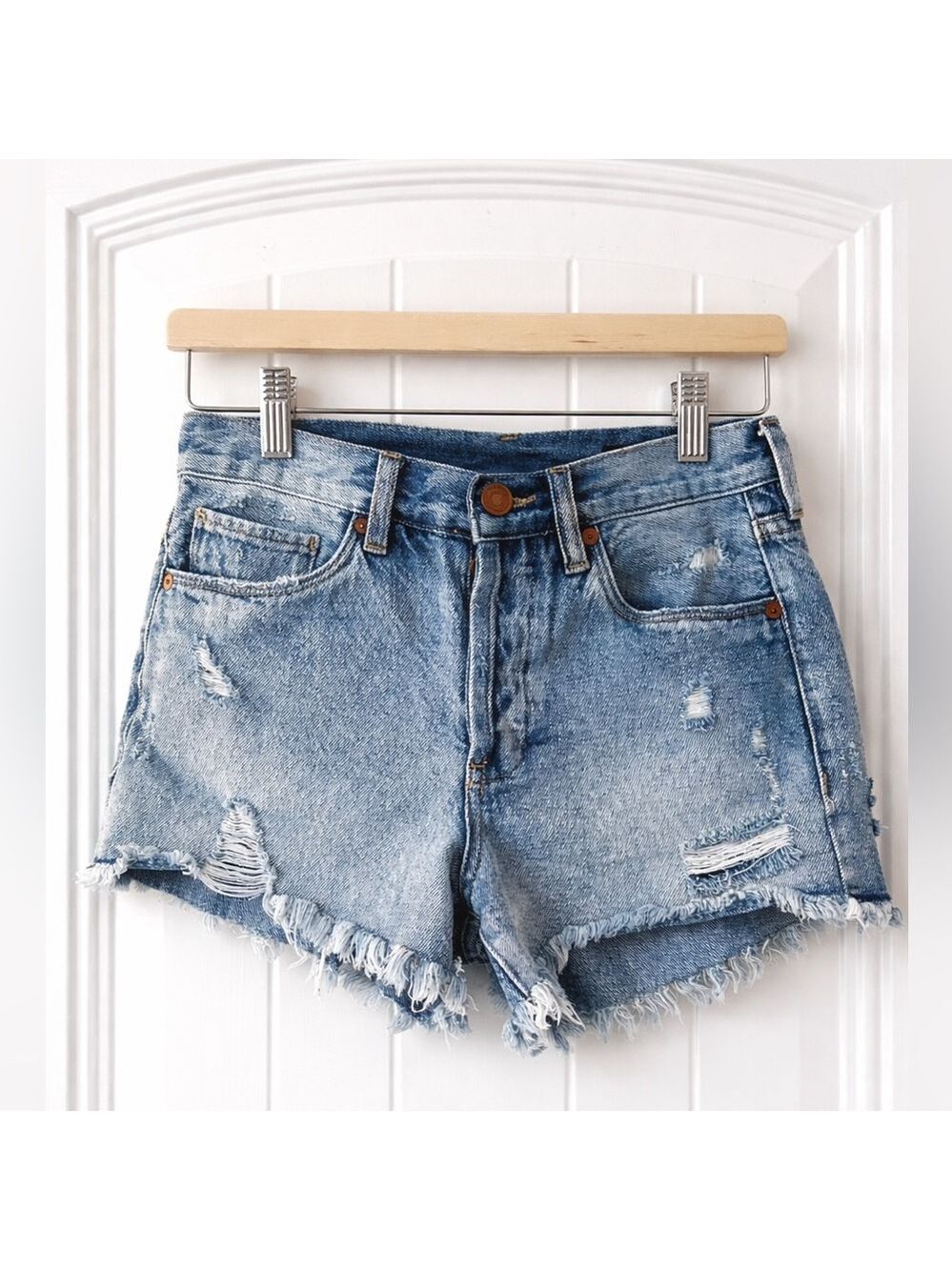 BLANKNYC Hollyweird Distressed Denim Cutoff Shorts Size 25 Raw Hem